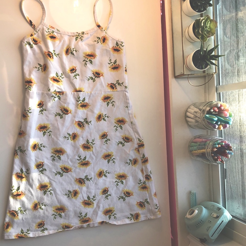 Tilly’s White Fawn Girls Dress size M
